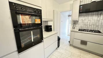 House, 4 Bedrooms | Interior