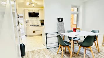 Casa, 4 quartos | Sala de jantar