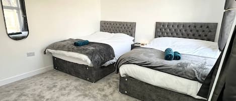 บ้านพัก, 4 ห้องนอน | 4 ห้องนอน