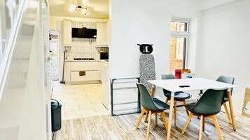 Shared Dormitory, 1 Bedroom, Accessible | Dining room