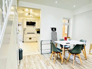 Felles sovesal, 1 soverom, tilgjengelighetstilpasset | Spisestue