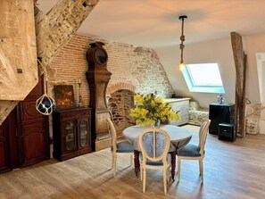 Dining - Vrbo Property (Casson)