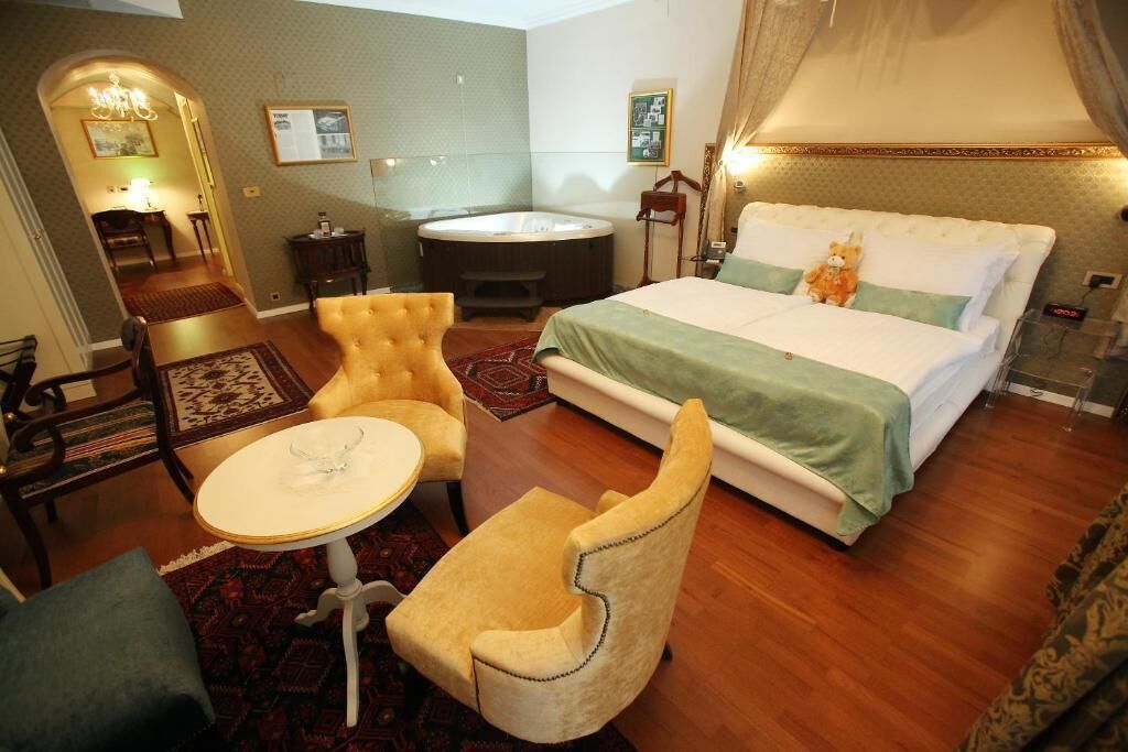 Superior Suite, City View