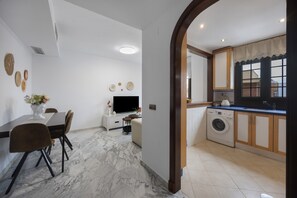 Dining - Holiday Home 'Apartamento A 9 Min De Bajo De Guia' with Shared Terrace, Wi-Fi and Air Conditioning (Sanlúcar de Barrameda)
