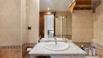 Shower, towels