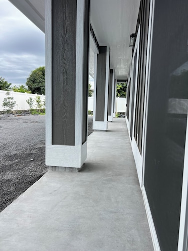 Spacious 4-bedroom , newly building in center of Hilo.