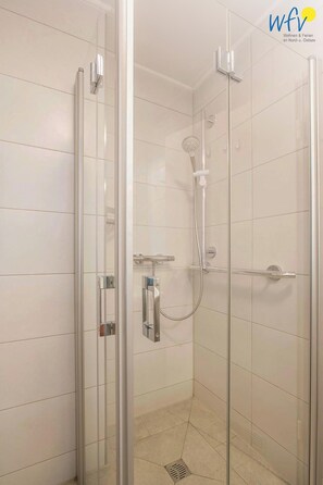 Bathroom - Vrbo Property (Langeoog)