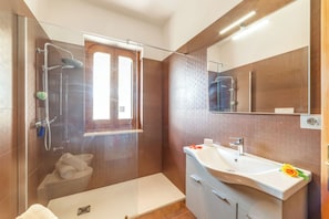 Standard House, Multiple Bedrooms, 2 Bathrooms (VillaMar Salento APT with Pool) | Bathroom | Shower, bidet, towels, soap