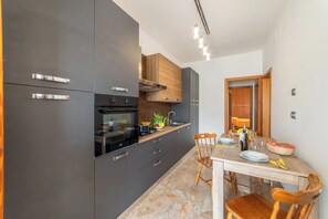 標準獨棟房屋, 多間臥室, 2 間浴室 (VillaMar Salento APT with Pool) | 私人廚房 | 電冰箱、烤箱、爐台、洗碗機