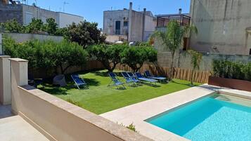 Piscine extérieure (ouverte en saison)