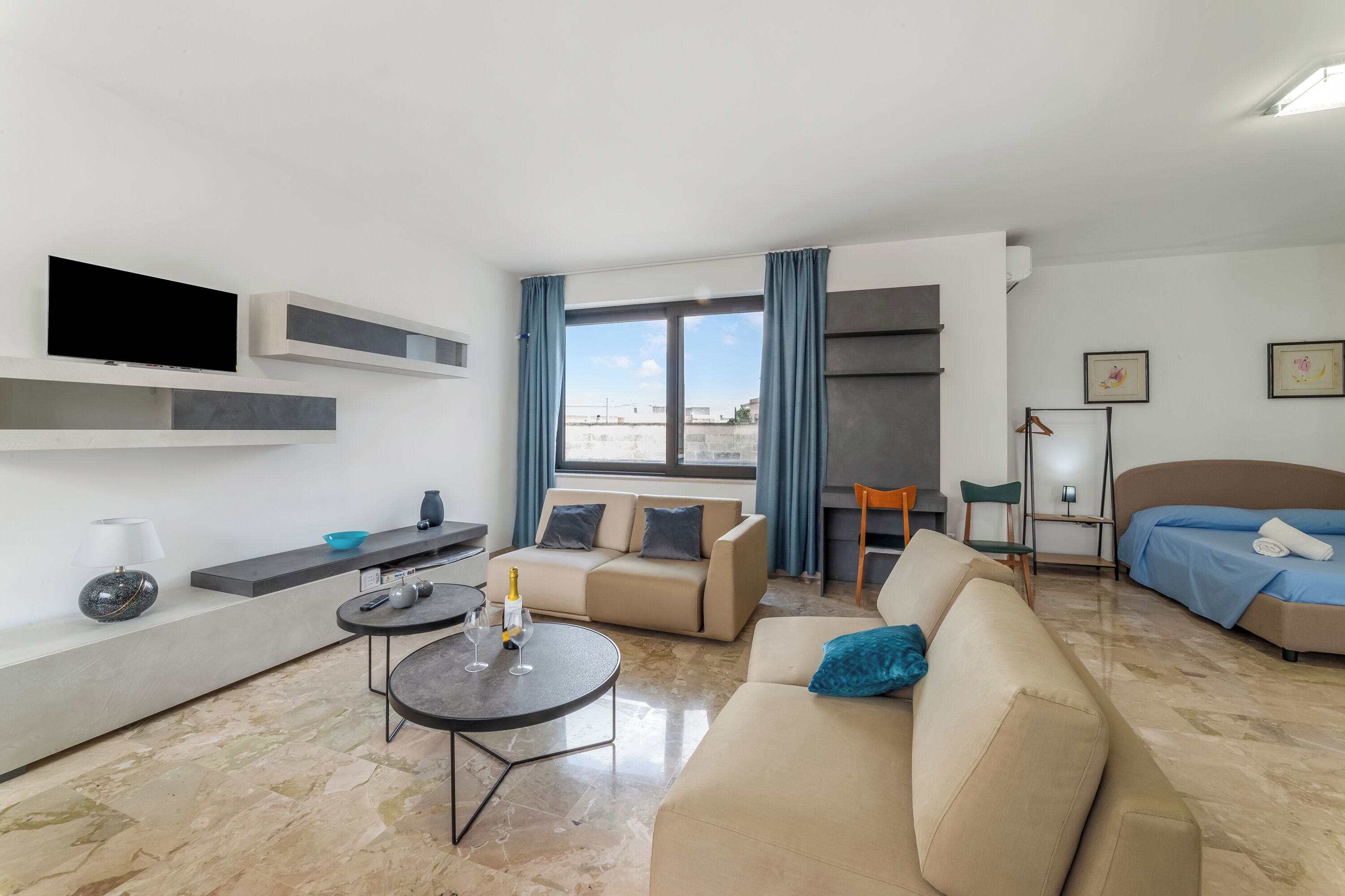 Standard-studio (VillaMar Salento Room 3 With Pool) | Olohuone | 21–tuumainen taulutelevisio, jossa digitaalikanavat