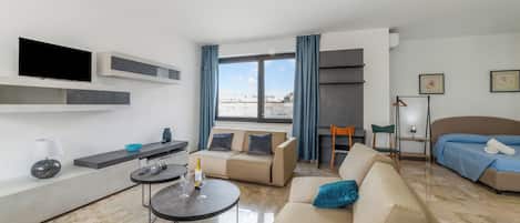 Standard Studio (VillaMar Salento Room 3 With Pool) | Living room | 21-inch flat-screen TV with digital channels