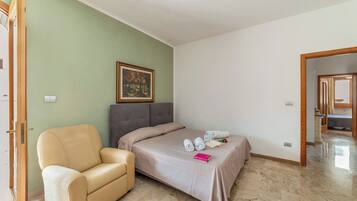 Casa Standard, camere multiple (VillaMar Salento Trilo With Pool) | Soggiorno | TV a schermo piatto 21 pollici con canali digitali