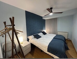 2 bedrooms, iron/ironing board, Internet, bed sheets - 1 Standard with Patio. New apartment with the best views of Salamanca. (Salamanca)
