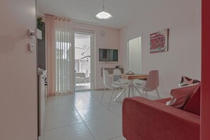 TV - Homiday - Albatros 1, Two-room apartment on the Ground Floor (Alba Adriatica)