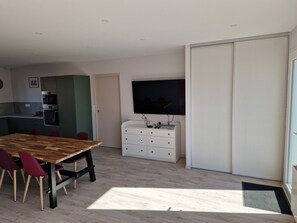 Dining - Villa Sansouci (Gouville-sur-Mer)