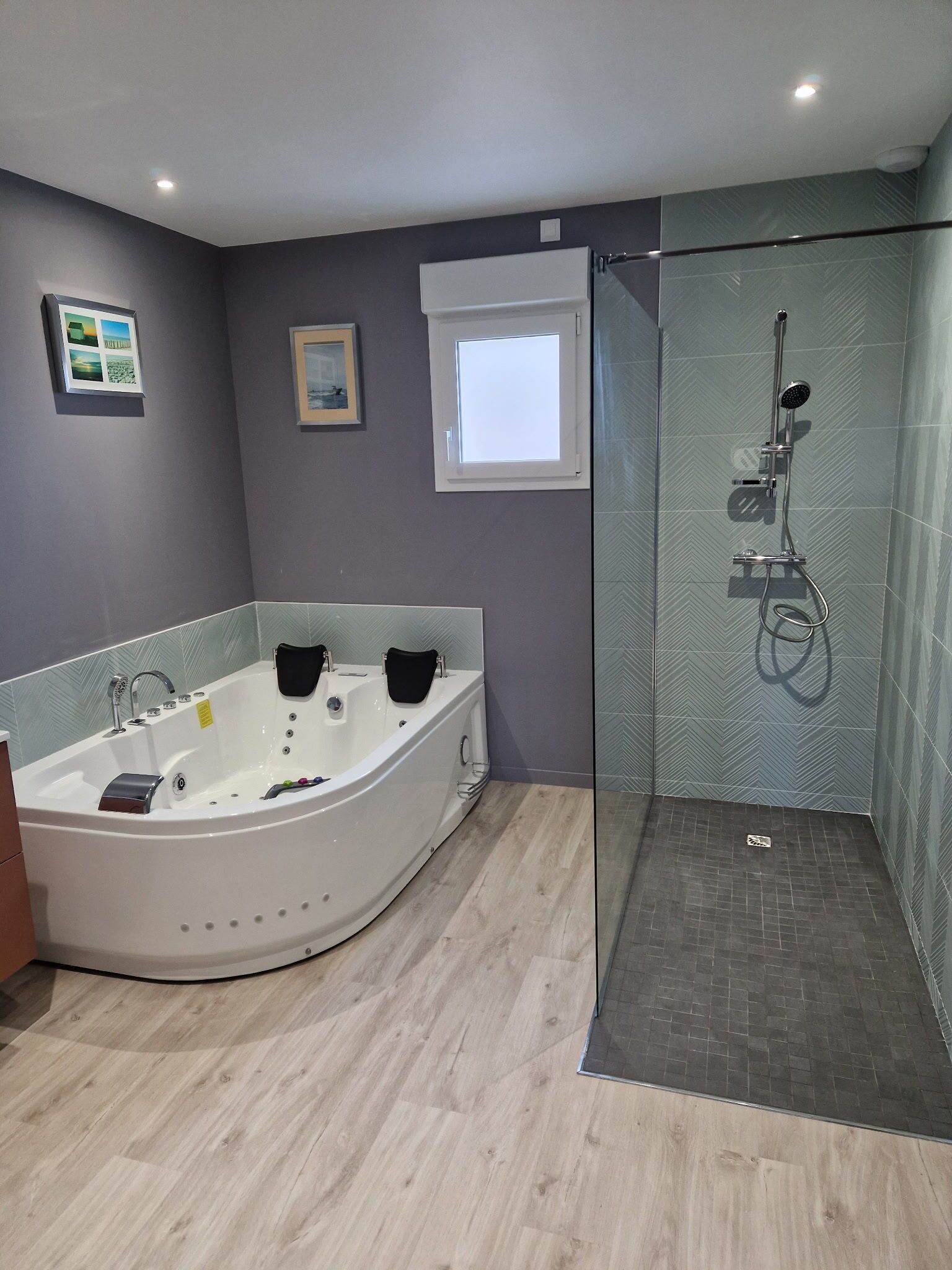 Jetted tub, hair dryer, towels, soap