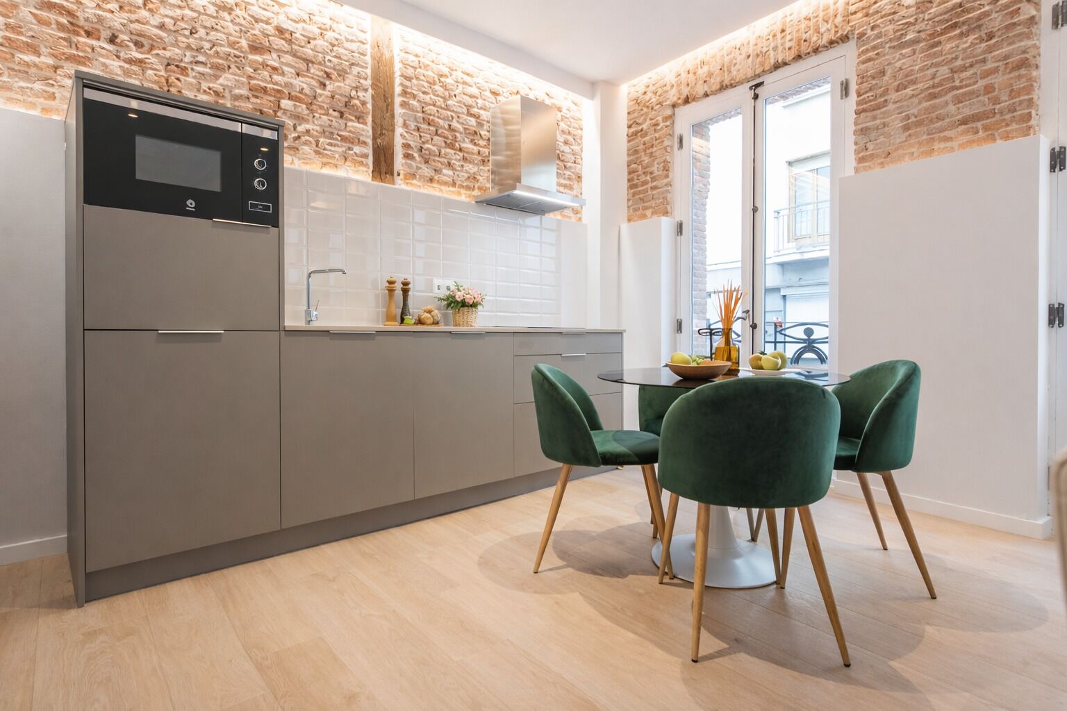 Appartement Panoramique | Cuisine privée | Réfrigérateur, micro-ondes, plaque de cuisson, grille-pain