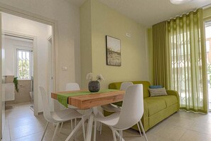 Dining - Homiday - Albatros 5, Two Bedroom Apartment on the Ground Floor (Alba Adriatica)