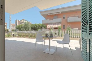 Outdoor dining - Homiday - Albatros 5, Two Bedroom Apartment on the Ground Floor (Alba Adriatica)