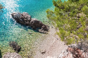 A clear coastal area with rocky terrain and sparse vegetation. - Charming 3-Bedroom Villa Riviera with Private Pool & Garden (Labin)