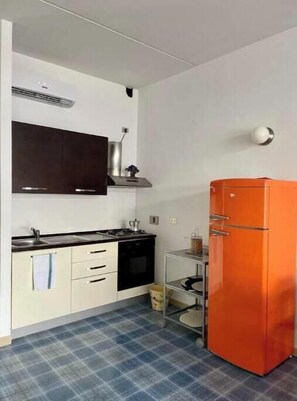 Private kitchen - Sea view apartment in Castro with panoramic terrace and central location (Castro)