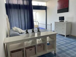 WiFi, bed sheets