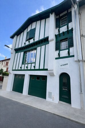 Exterior - Rent large renovated Basque house in Biarritz - 15 people - Summer 2026 (Biarritz)