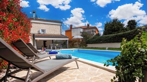 A swimming pool with lounge chairs and a patio area. - Casa Lampadina with pool  for 4-6 persons, located near Porec. Pets are welcome. (Vižinada)