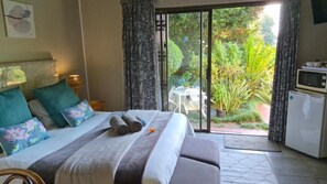 Iron/ironing board, free WiFi - King's Hill Guest House (Hilton)