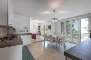 Private kitchen - Two-bedroom, two-bathroom penthouse in Gallipoli CVG37 (Gallipoli)