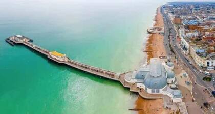 Seafront Duplex Worthing Beach - Sea Views 8 Guests