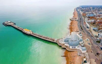 Seafront Duplex Worthing Beach - Sea Views 8 Guests