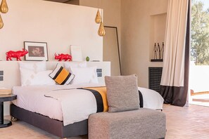 13 bedrooms, iron/ironing board, free WiFi - Villa Dihya pool and jacuzzi - My Rental Homes (Marrakesh)