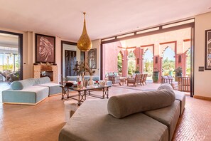 Interior - Villa Dihya pool and jacuzzi - My Rental Homes (Marrakesh)