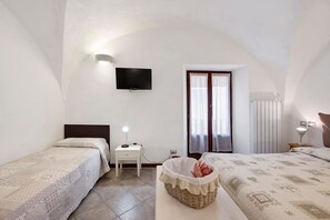 Bed sheets - Duke Room in Pietra Ligure Castle (Pietra Ligure)