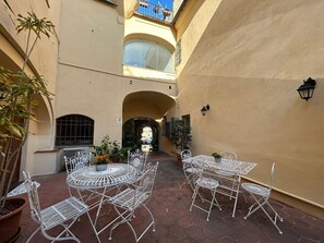 Outdoor dining - Duke Room in Pietra Ligure Castle (Pietra Ligure)