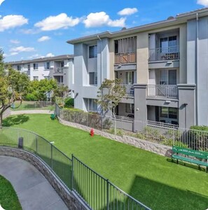 Exterior - Luxury Venice Beach Loft , 3BR Walk to Beach + Pool + Gym (Los Angeles)