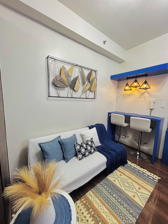 Your Santorini Sanctuary At The Heart Of Makati - Taguig