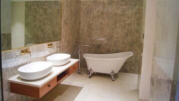 Executive Double Room | Bathroom