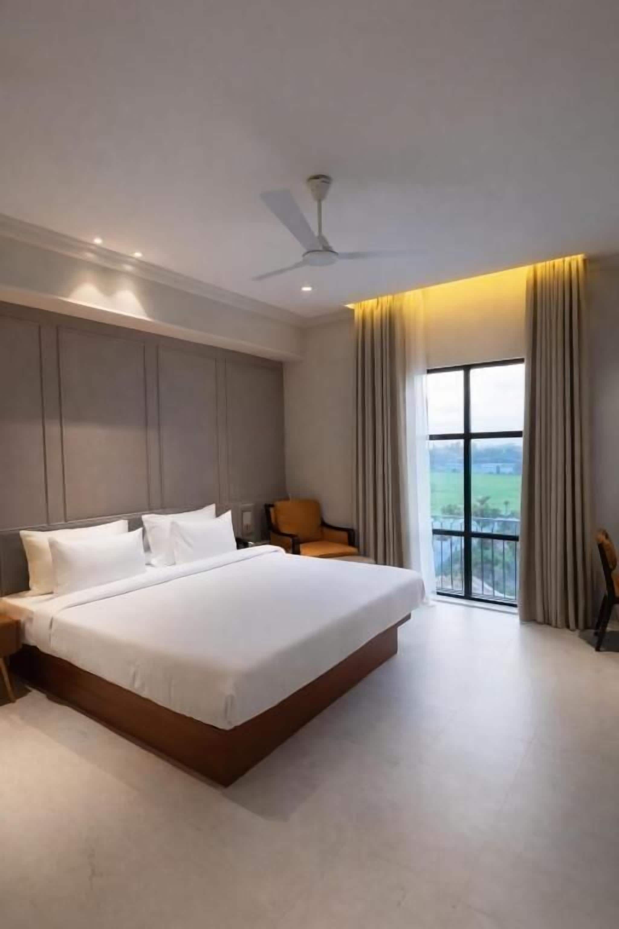 In-room safe, desk, laptop workspace, iron/ironing board