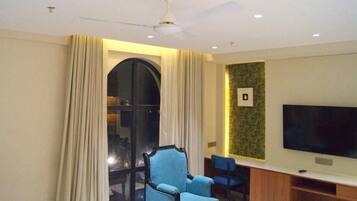 Executive Double Room | Living area