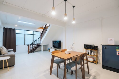 Cozy Townhome with Local Vibes