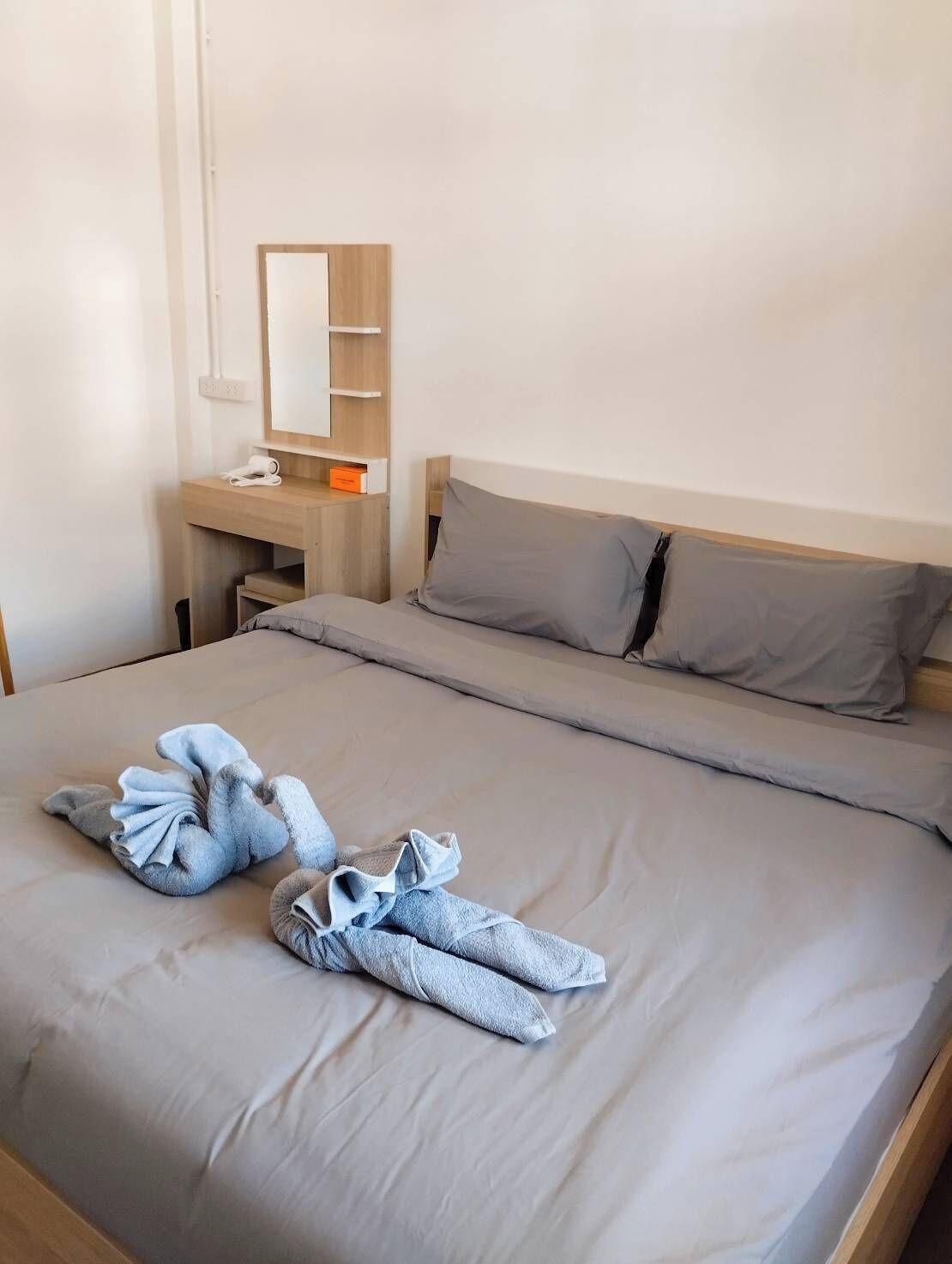 Desk, free WiFi, bed sheets
