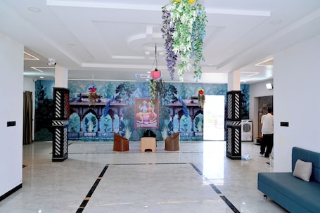 Lobby. Laxminarayan Hotel