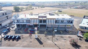 Exterior - Laxminarayan Hotel (Manawar)