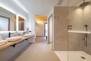 Suite, pemandangan gunung | Kamar mandi