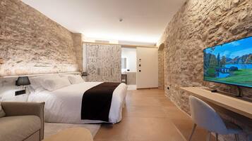 Junior Double or Twin Room, Patio, Garden View