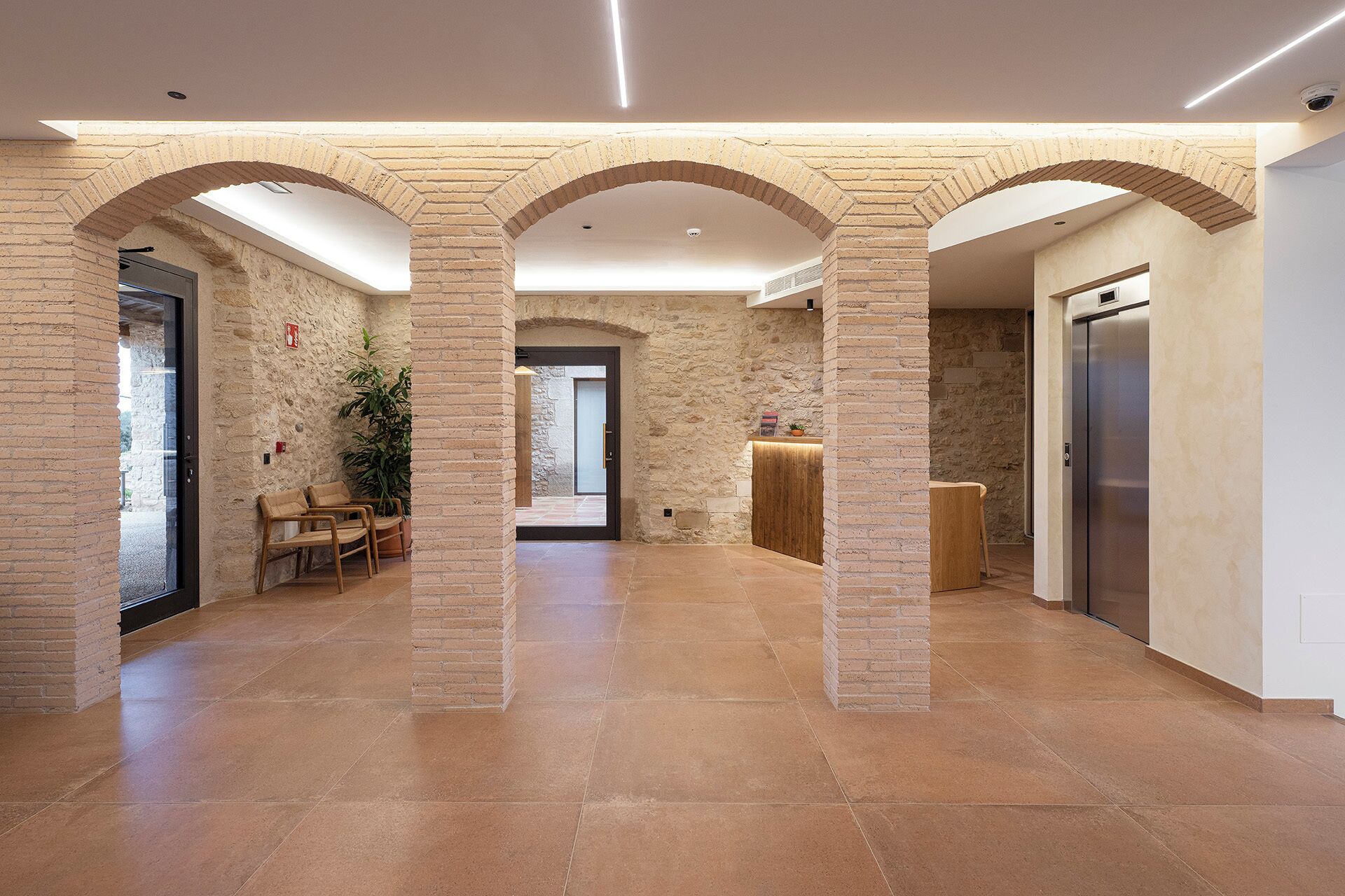 ฝ่ายต้อนรับ