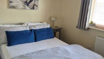 Iron/ironing board, WiFi, bed sheets